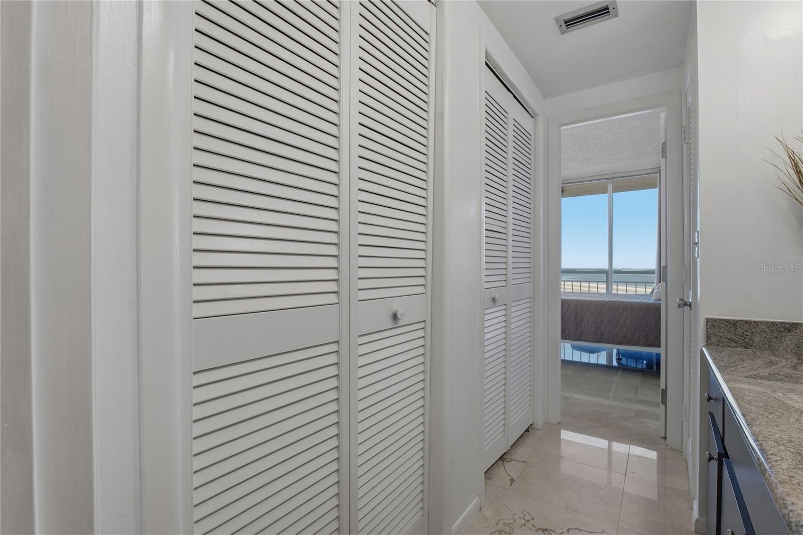 Image 42 of 74 For 100 Pierce Street 1202