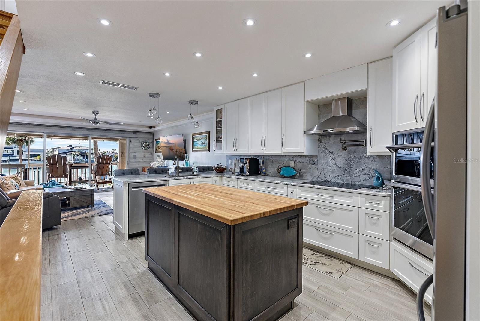 Image 14 of 42 For 380 Pinellas Bayway S.  E