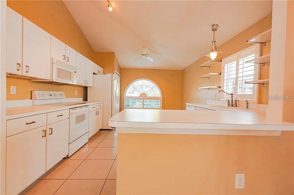 Image 15 of 41 For 3904 Ixora Court