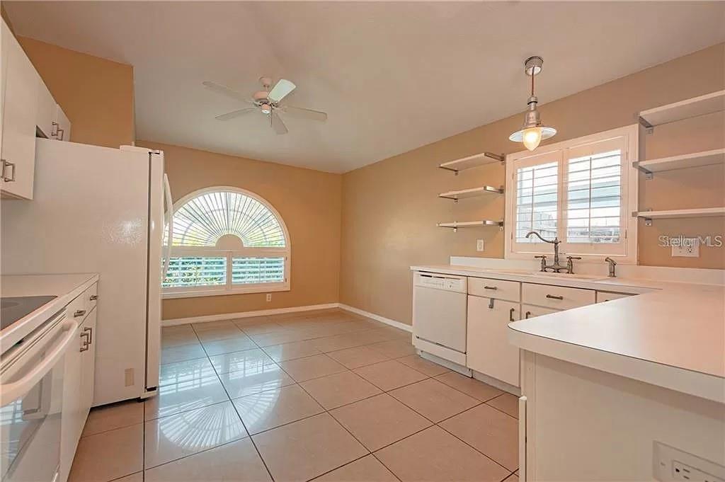 Image 16 of 41 For 3904 Ixora Court