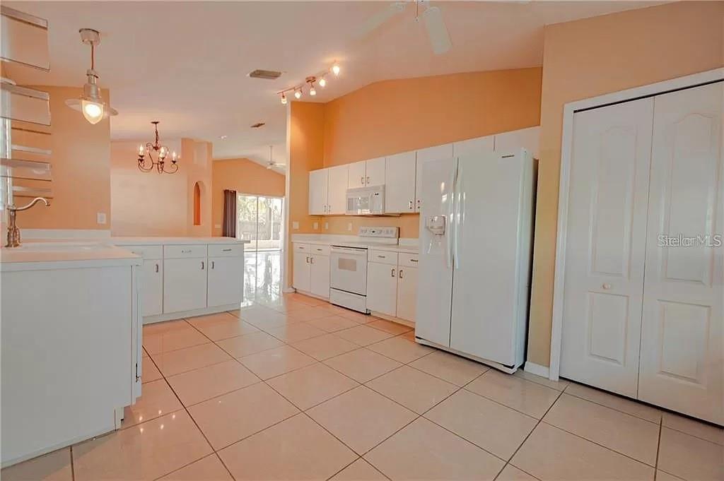 Image 17 of 41 For 3904 Ixora Court