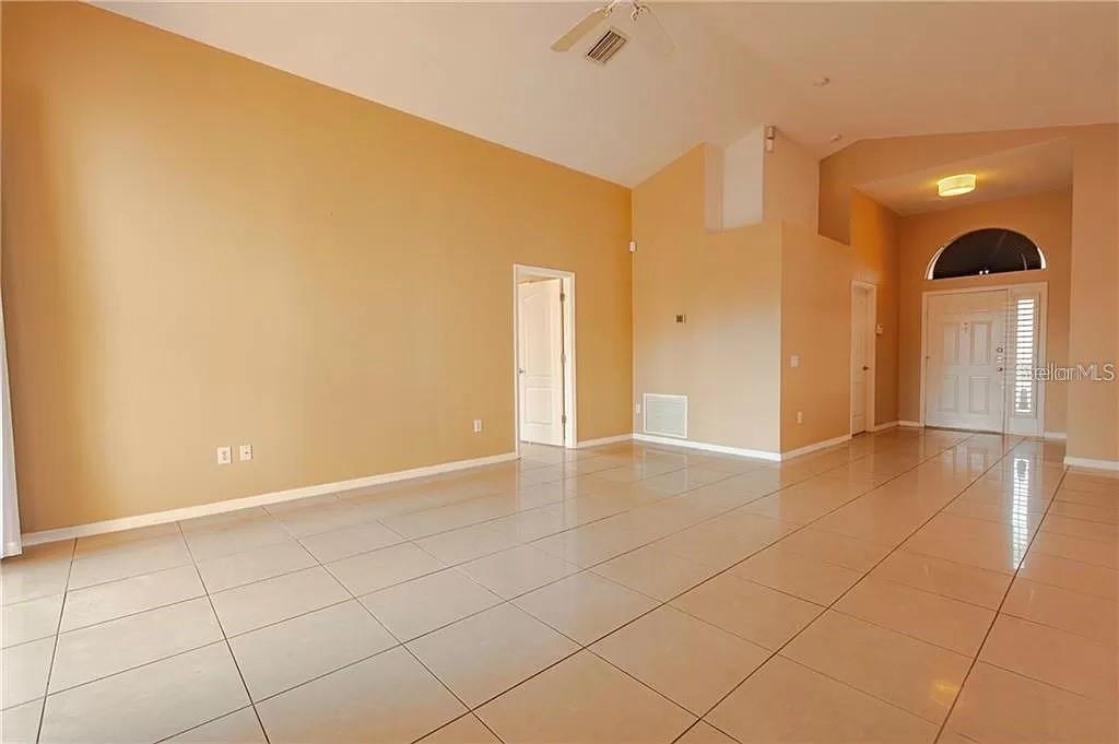 Image 19 of 41 For 3904 Ixora Court