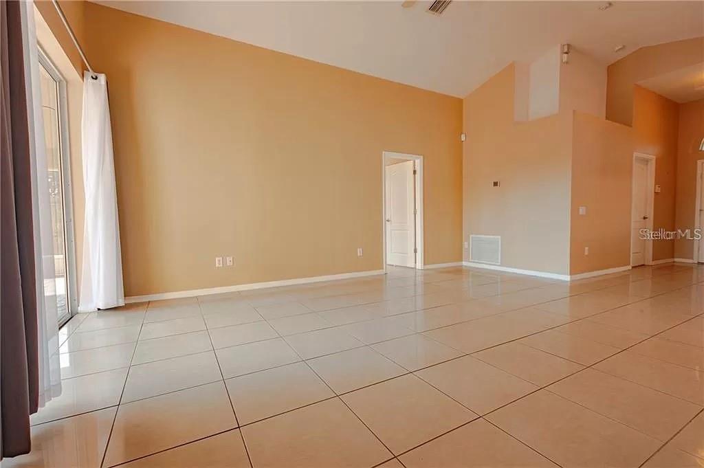 Image 20 of 41 For 3904 Ixora Court