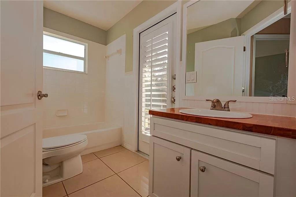 Image 21 of 41 For 3904 Ixora Court