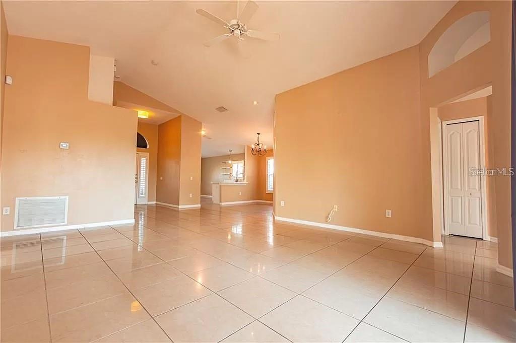 Image 26 of 41 For 3904 Ixora Court