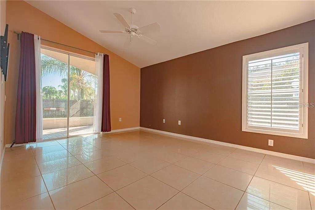 Image 27 of 41 For 3904 Ixora Court