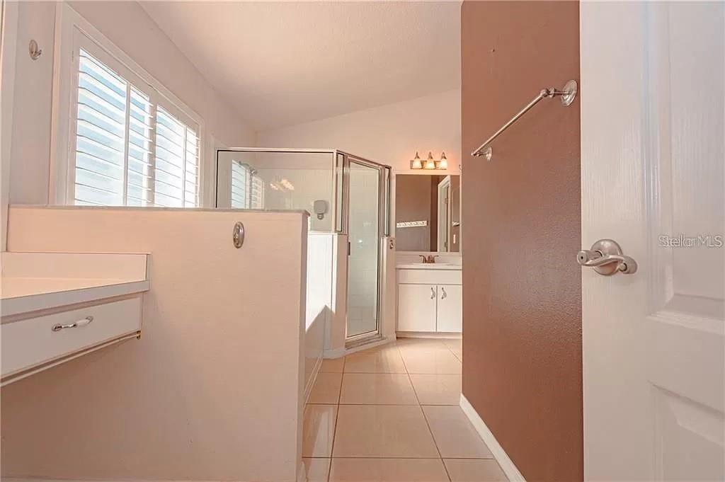 Image 28 of 41 For 3904 Ixora Court