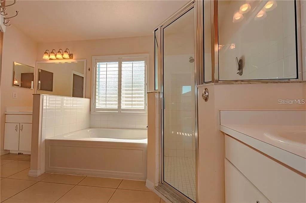 Image 29 of 41 For 3904 Ixora Court