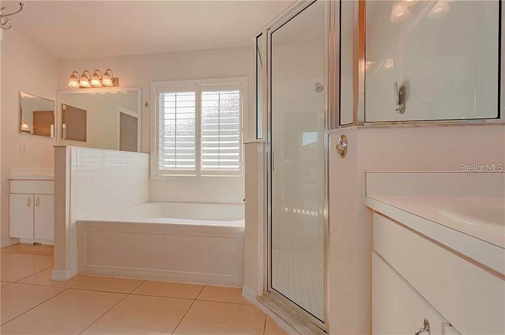 Image 30 of 41 For 3904 Ixora Court