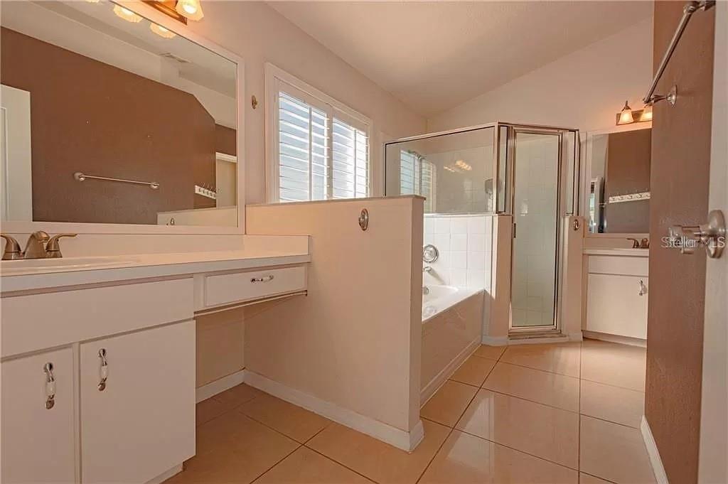 Image 32 of 41 For 3904 Ixora Court