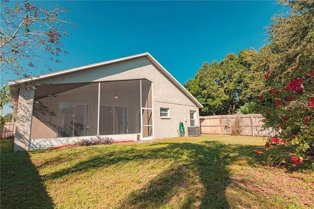 Image 35 of 41 For 3904 Ixora Court