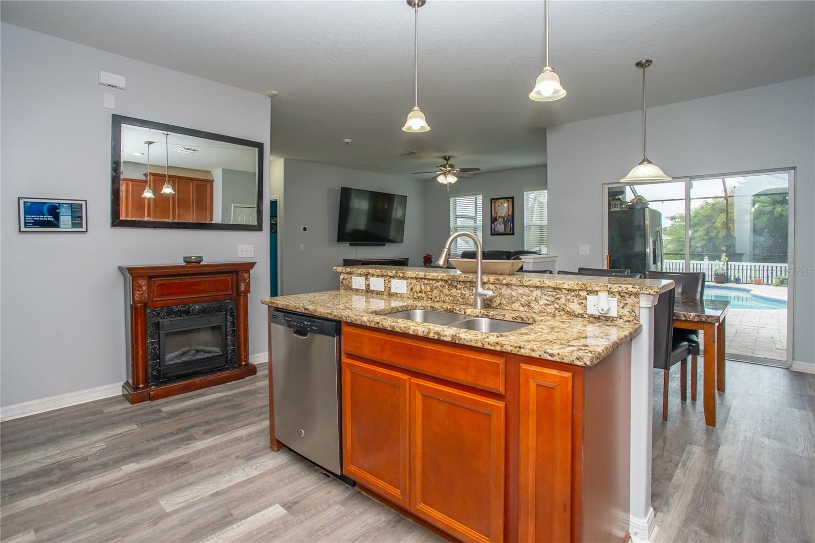 Image 13 of 47 For 10924 Rainbow Pyrite Drive