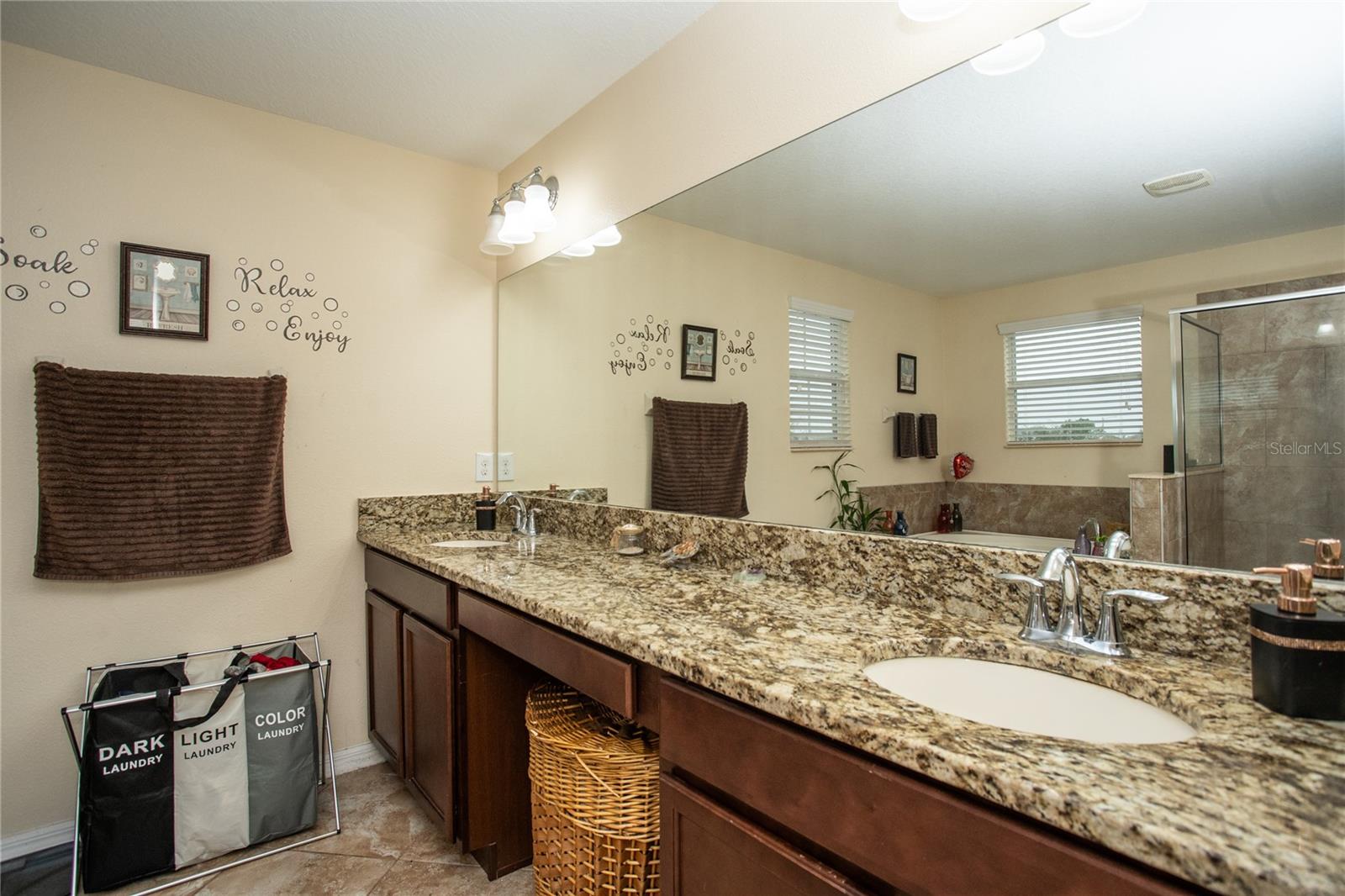 Image 23 of 47 For 10924 Rainbow Pyrite Drive