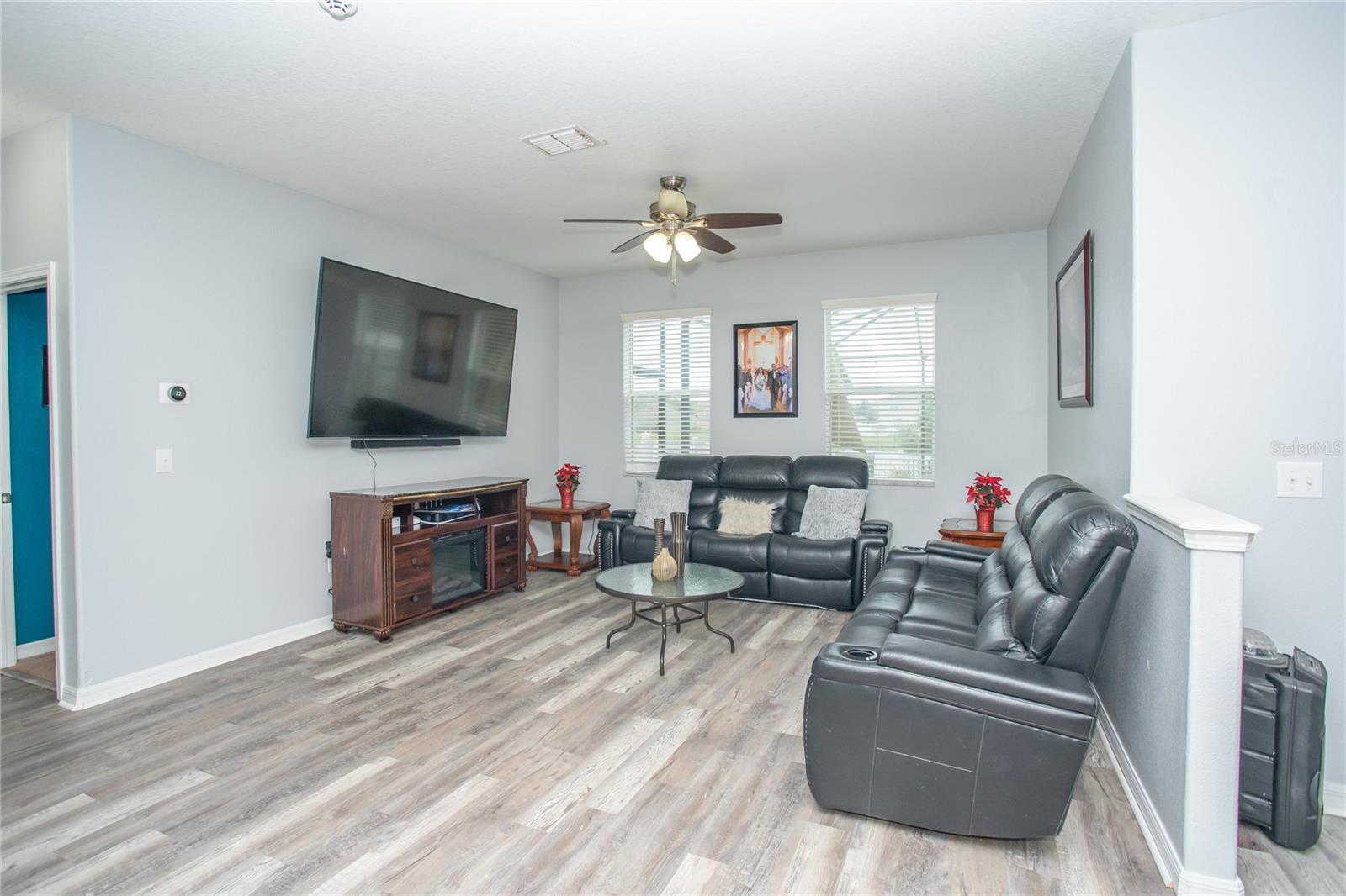 Image 30 of 47 For 10924 Rainbow Pyrite Drive