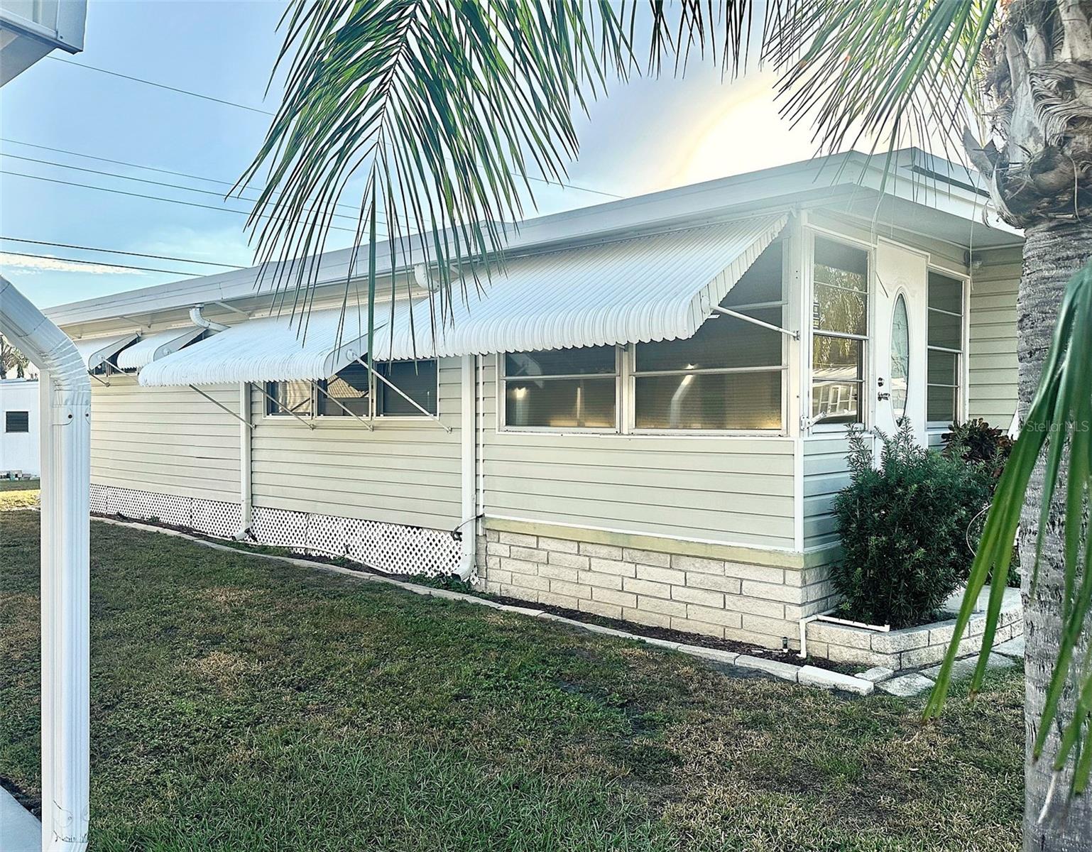 Listing photo id 9 for 2000 Bay Drive 178