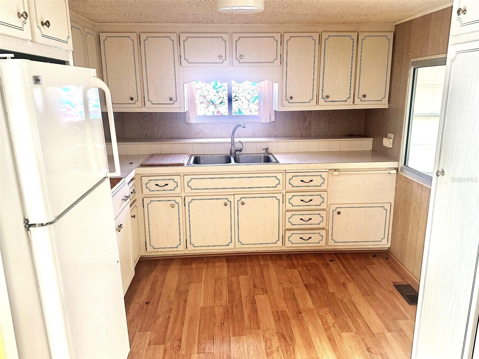 Listing photo id 1 for 2000 Bay Drive 178