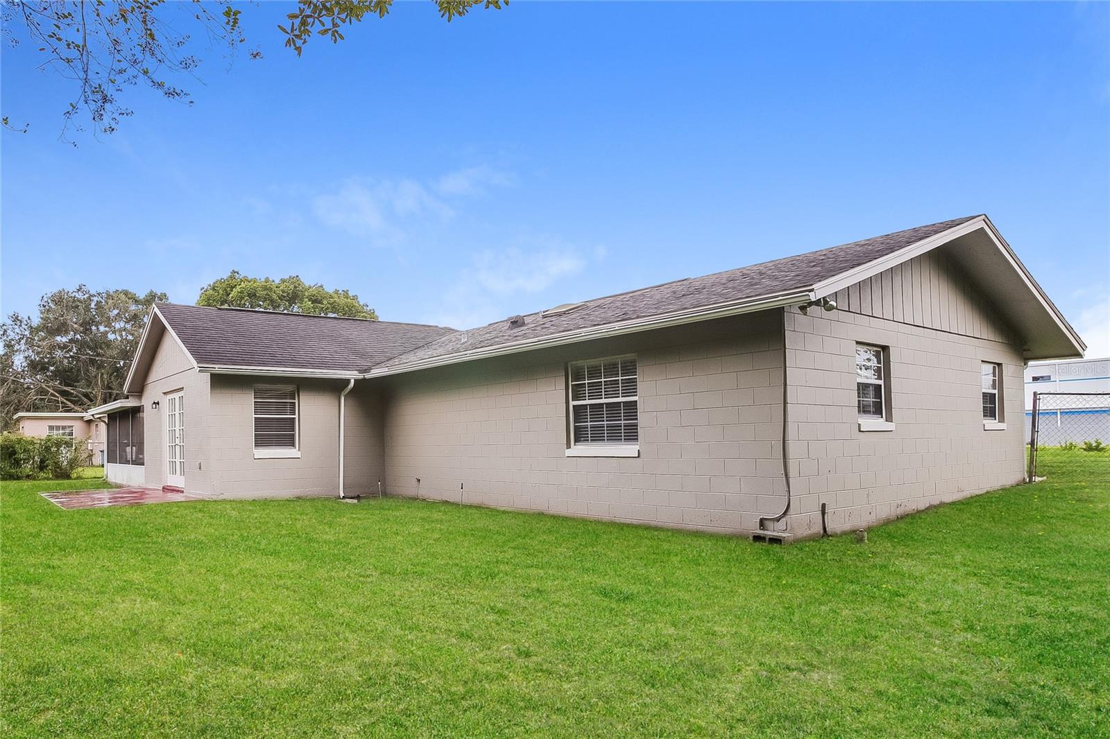 Image 14 of 16 For 2015 Jones Avenue