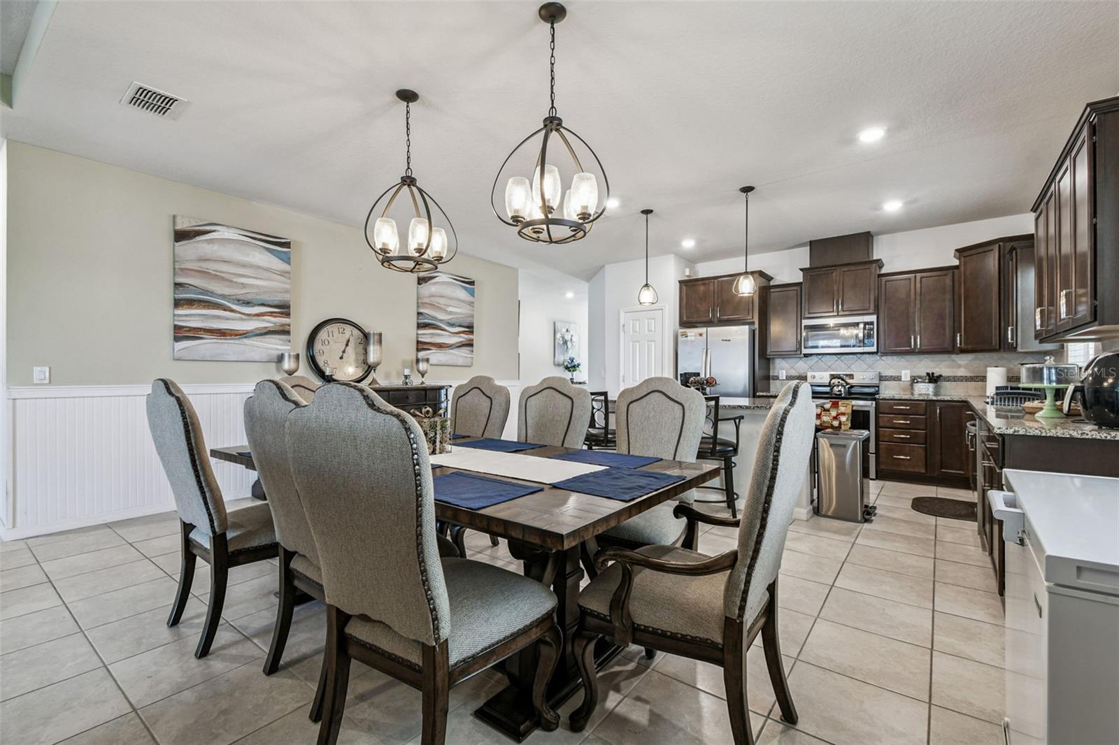 Image 16 of 61 For 11722 Clare Hill Avenue