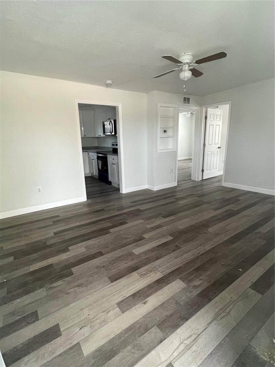 Image 2 of 6 For 1407 Betty Lane 2