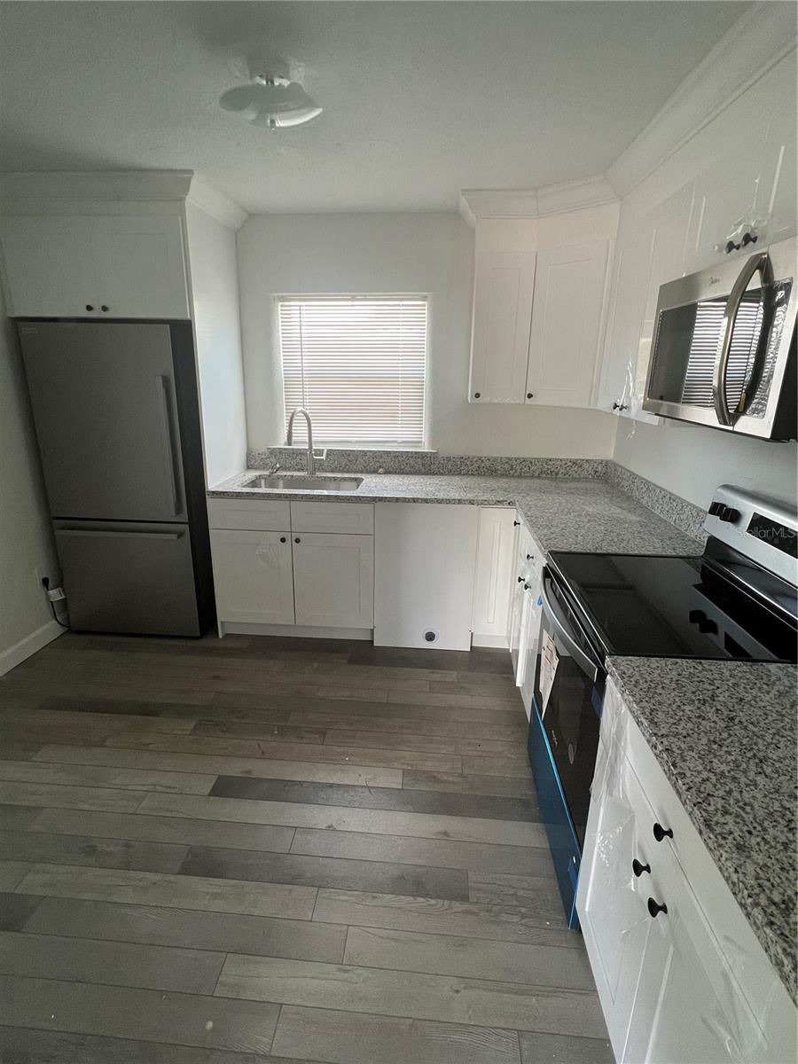 Image 3 of 6 For 1407 Betty Lane 2