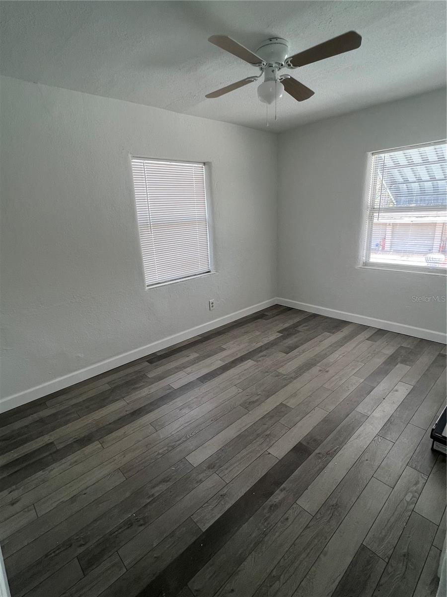 Image 4 of 6 For 1407 Betty Lane 2