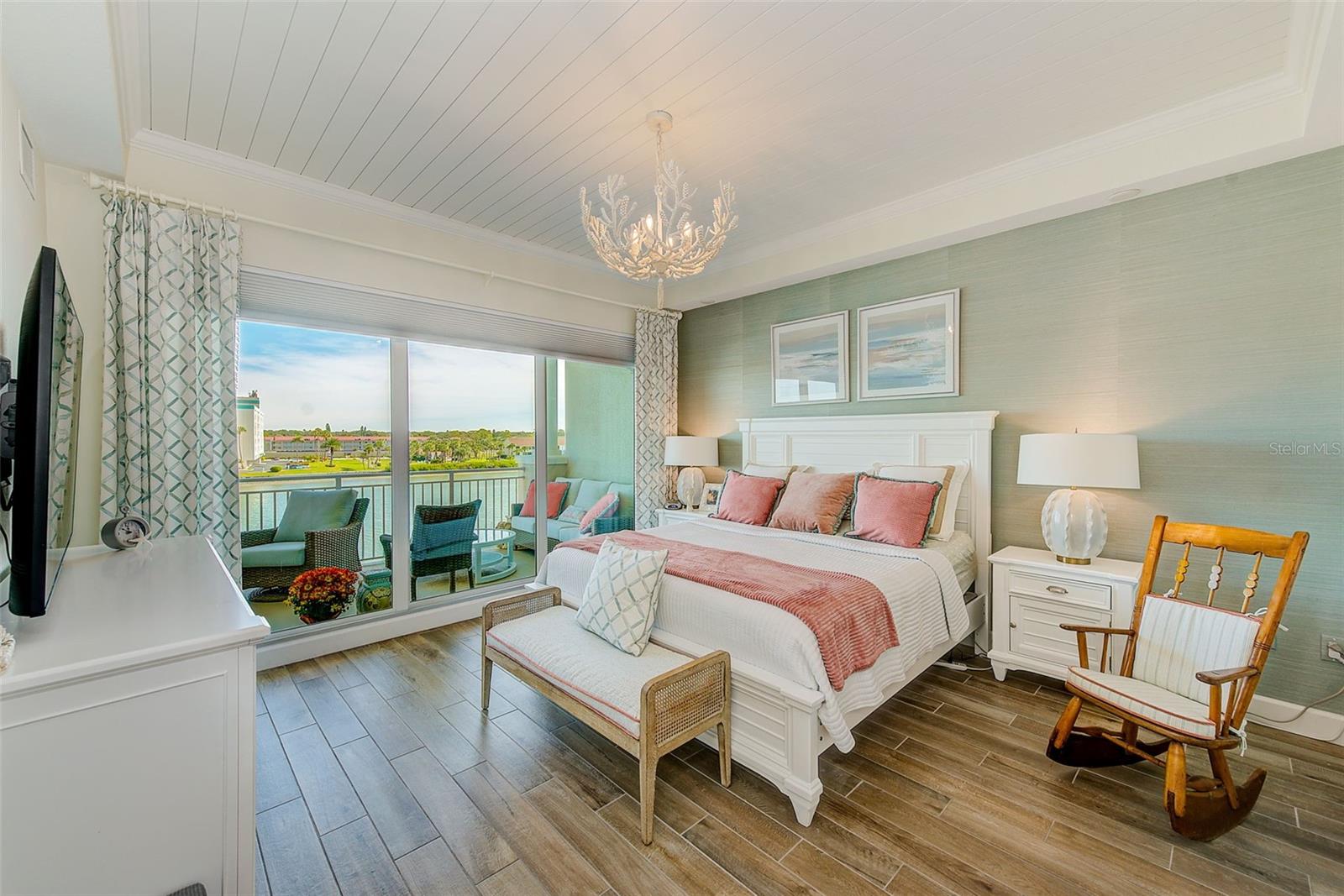 Image 13 of 43 For 20001 Gulf Boulevard 403