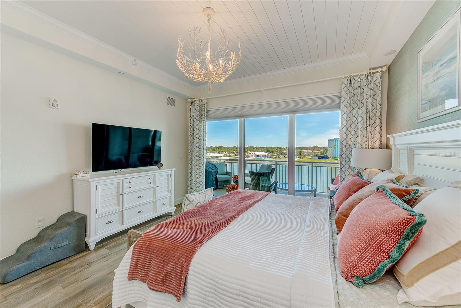 Image 14 of 43 For 20001 Gulf Boulevard 403