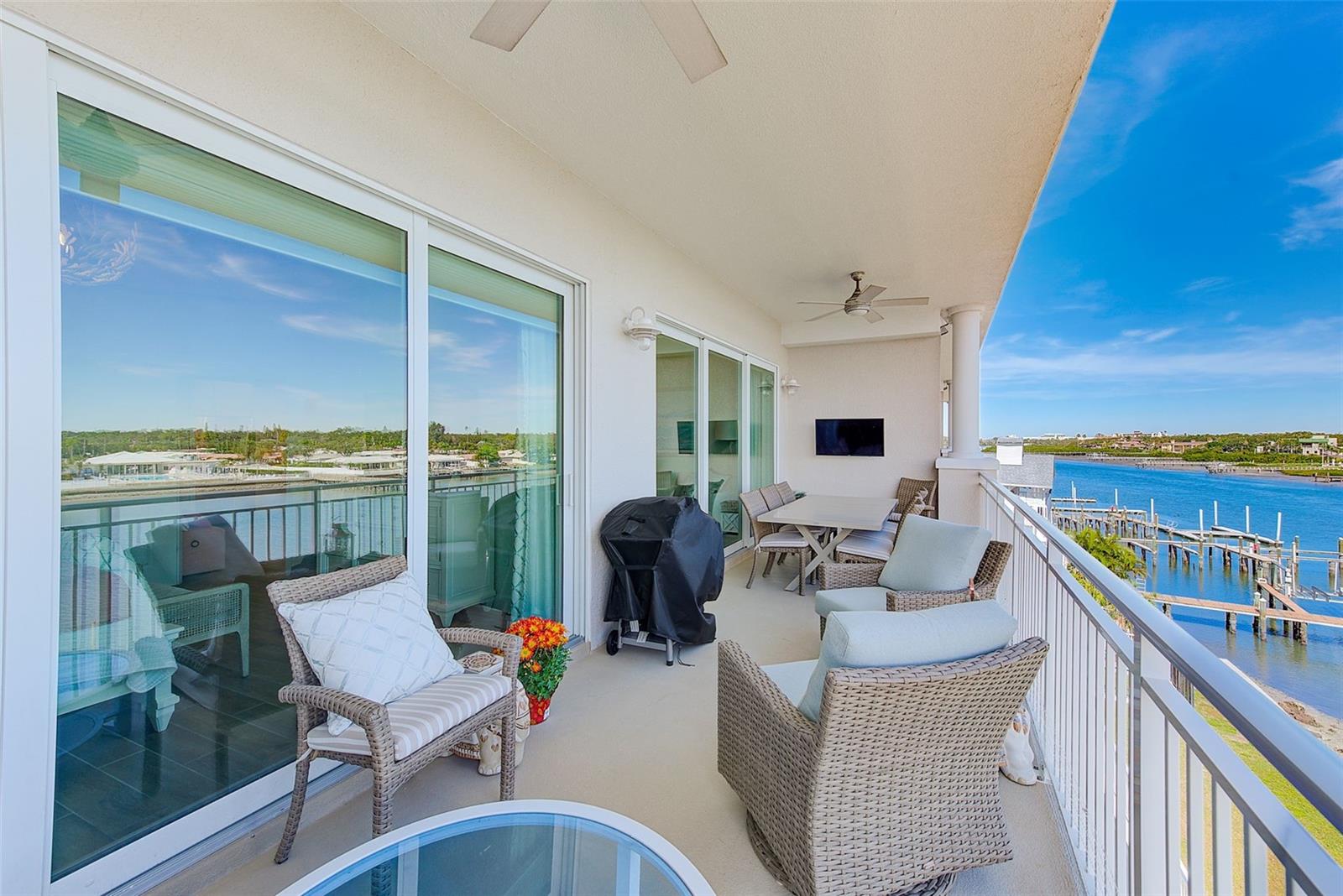 Image 26 of 43 For 20001 Gulf Boulevard 403