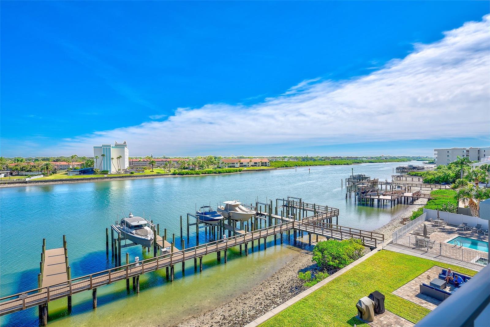 Image 28 of 43 For 20001 Gulf Boulevard 403