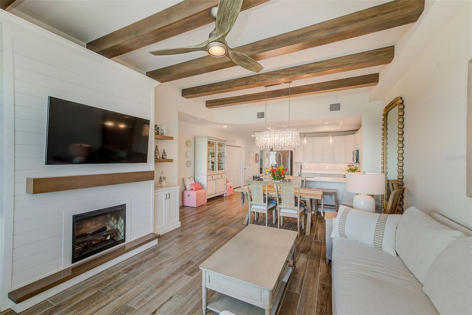 Image 7 of 43 For 20001 Gulf Boulevard 403