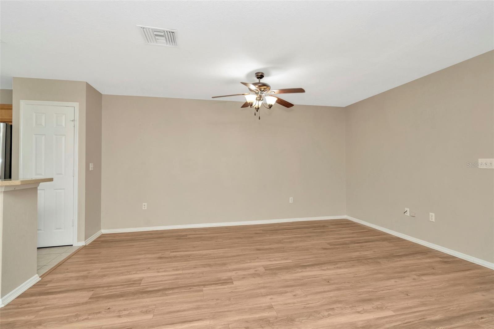 Image 10 of 33 For 1523 Water Terrace Lane