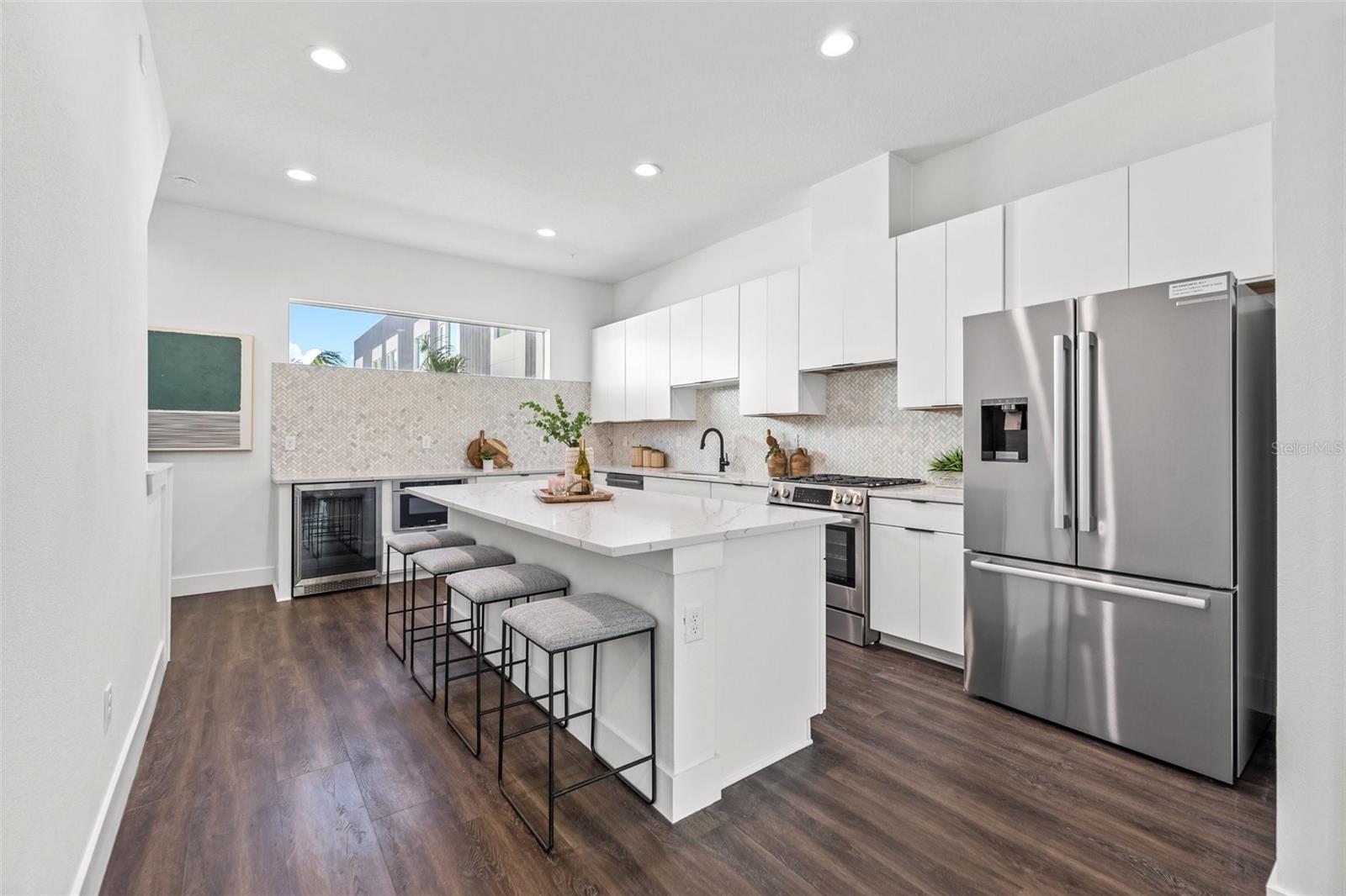 Image 2 of 21 For 867 6th Avenue S