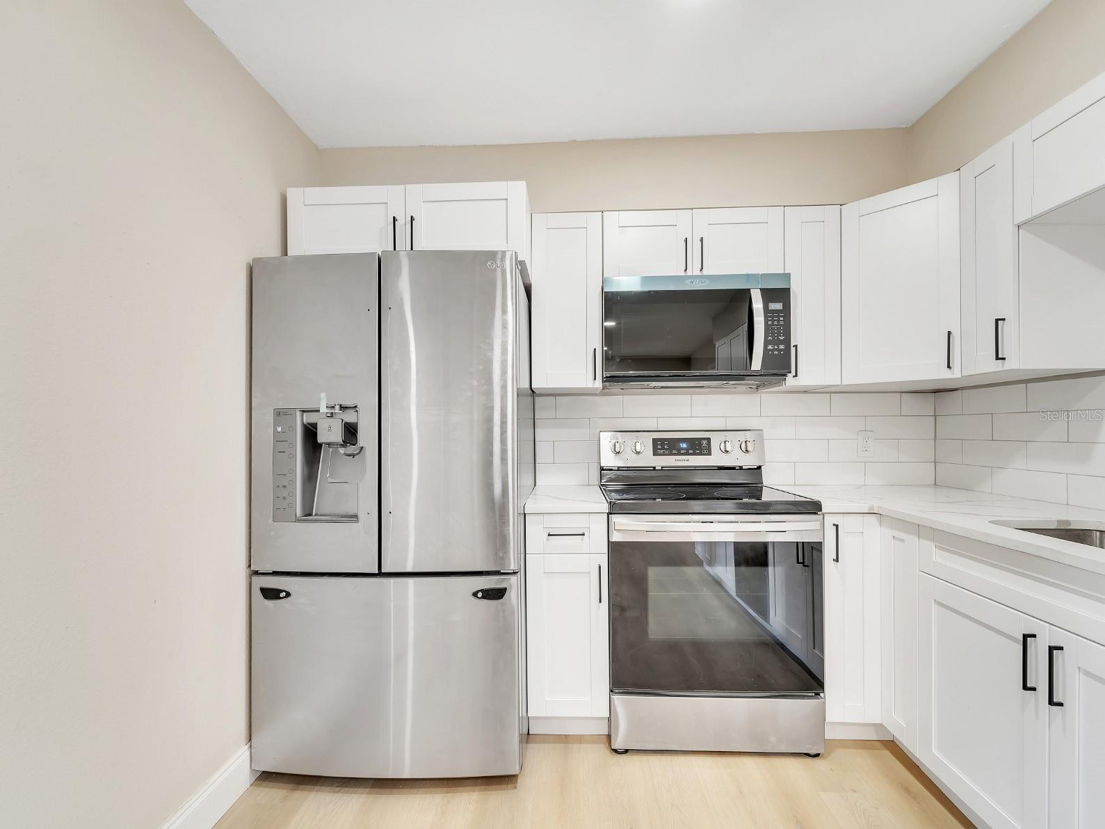 Image 16 of 48 For 39030 South Avenue