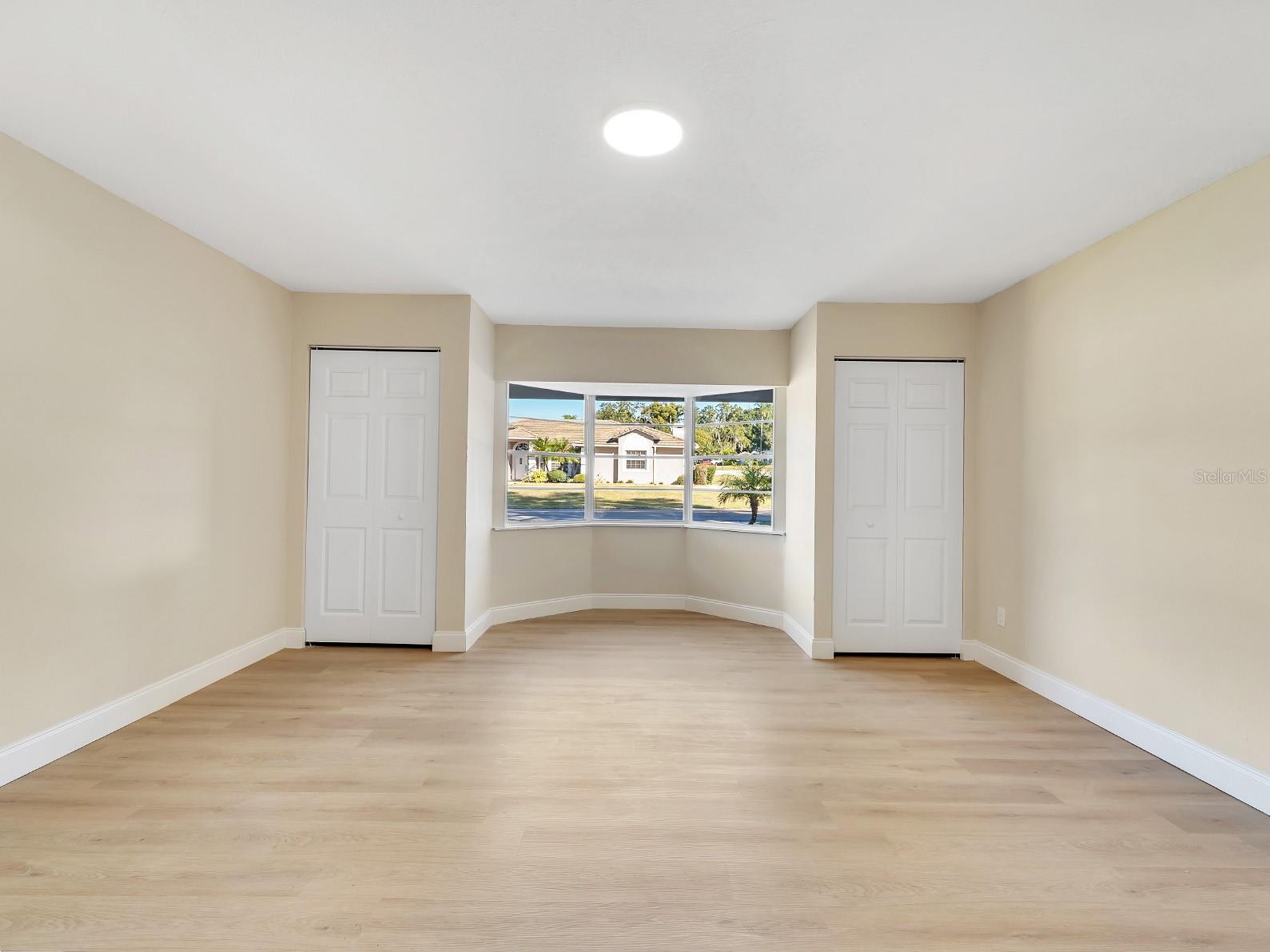 Image 17 of 48 For 39030 South Avenue