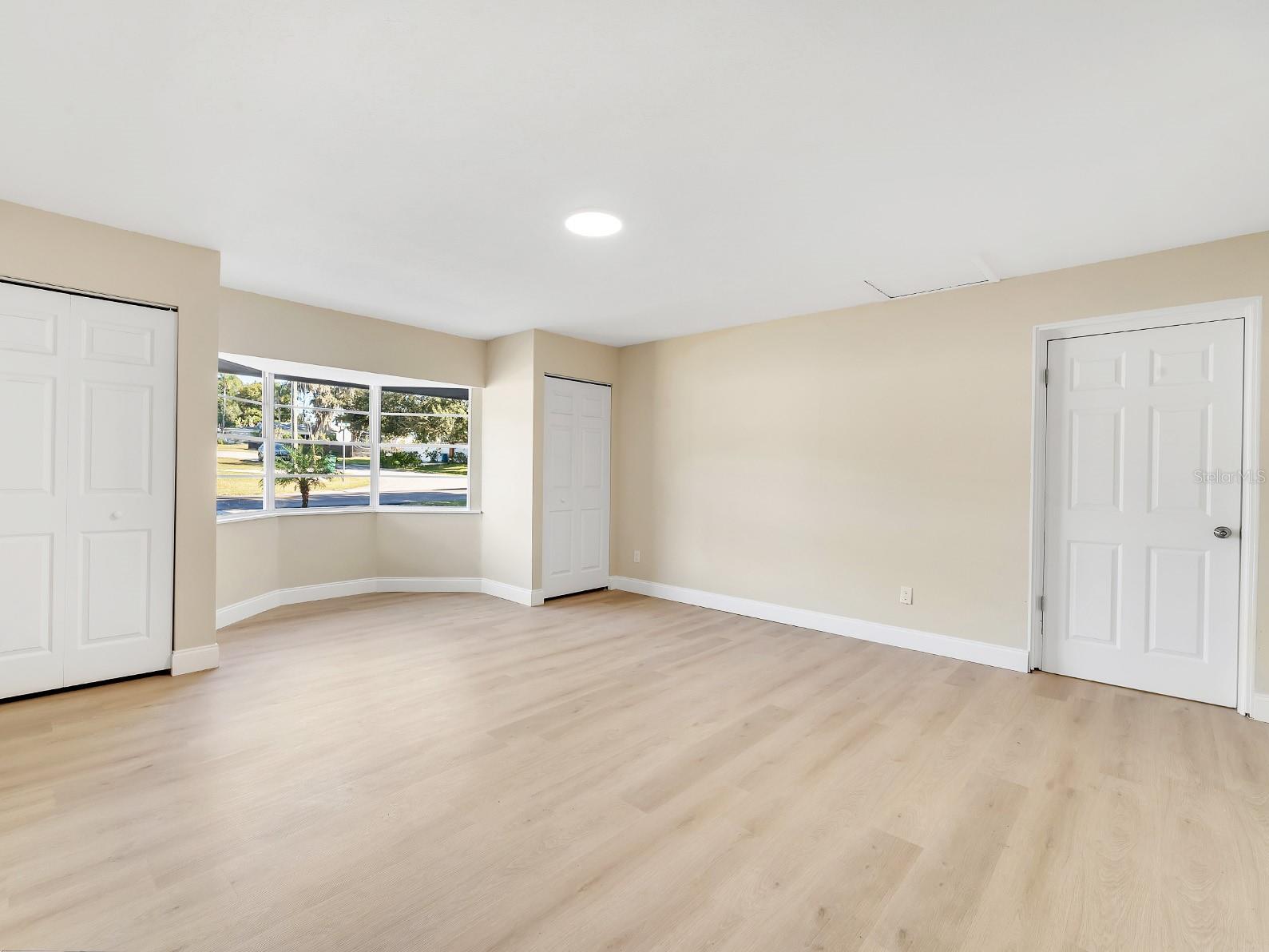 Image 18 of 48 For 39030 South Avenue