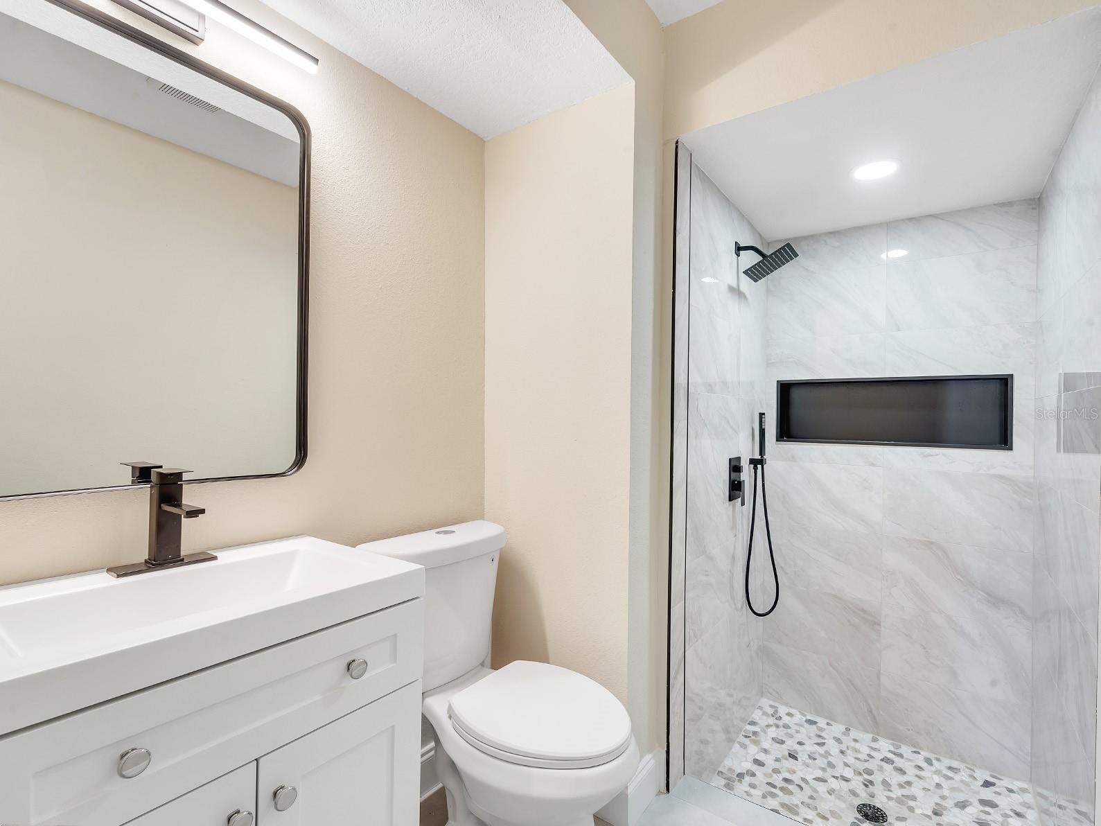 Image 20 of 48 For 39030 South Avenue