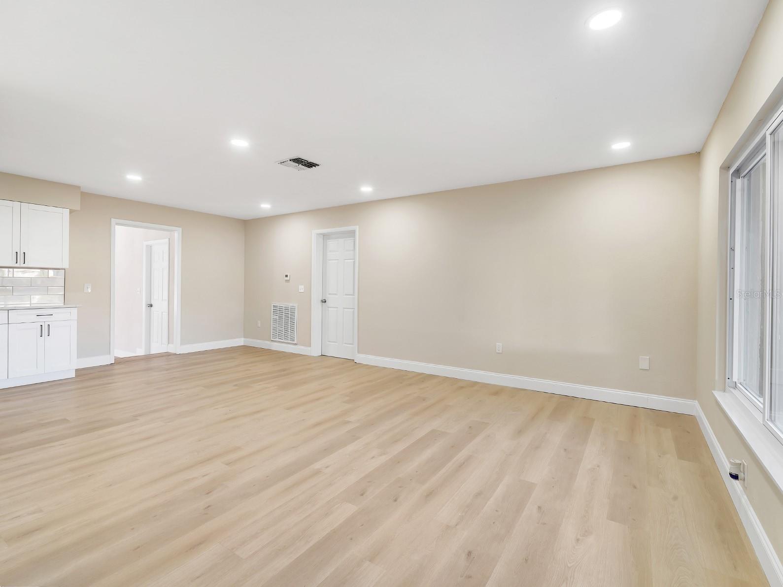 Image 9 of 48 For 39030 South Avenue