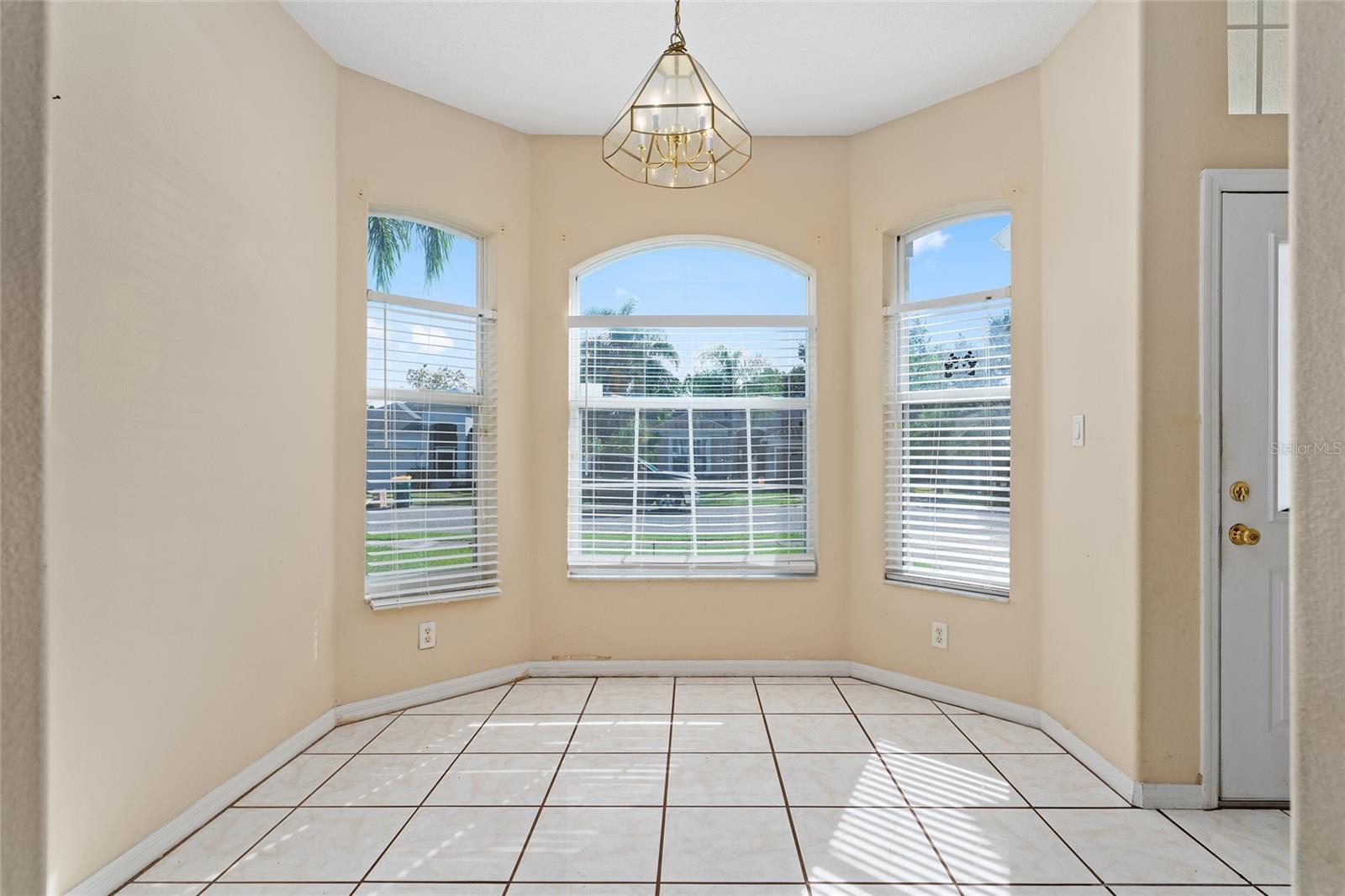 Image 4 of 78 For 1621 Mountclair Court