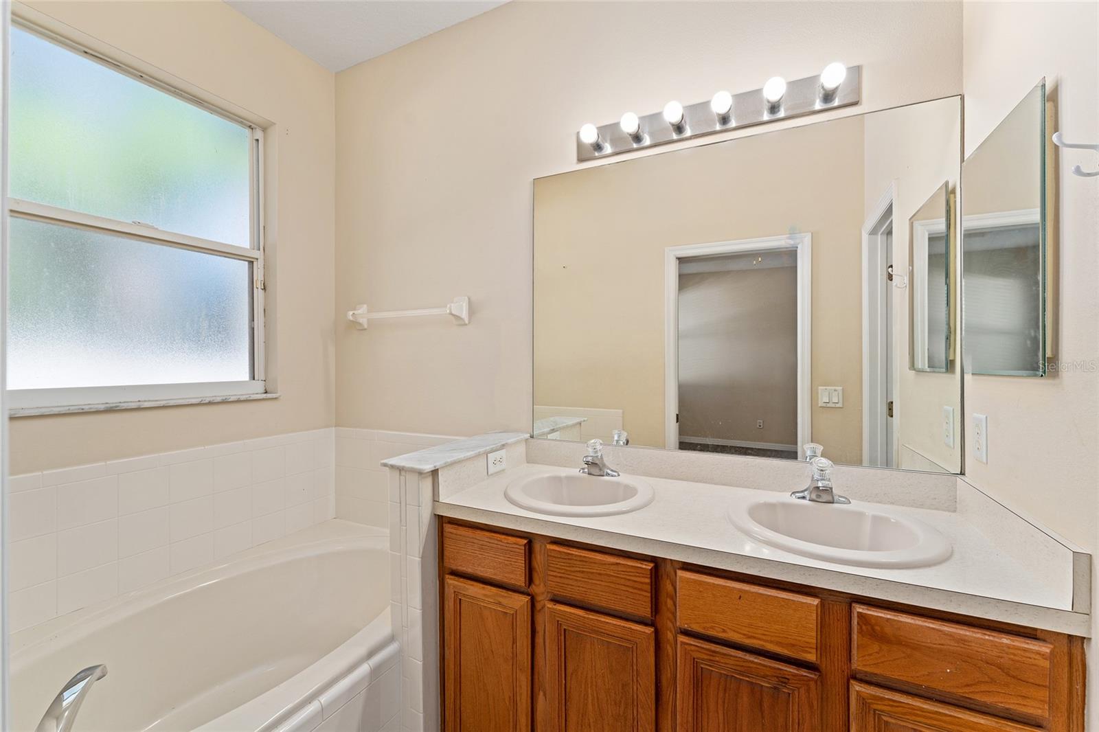 Image 47 of 78 For 1621 Mountclair Court