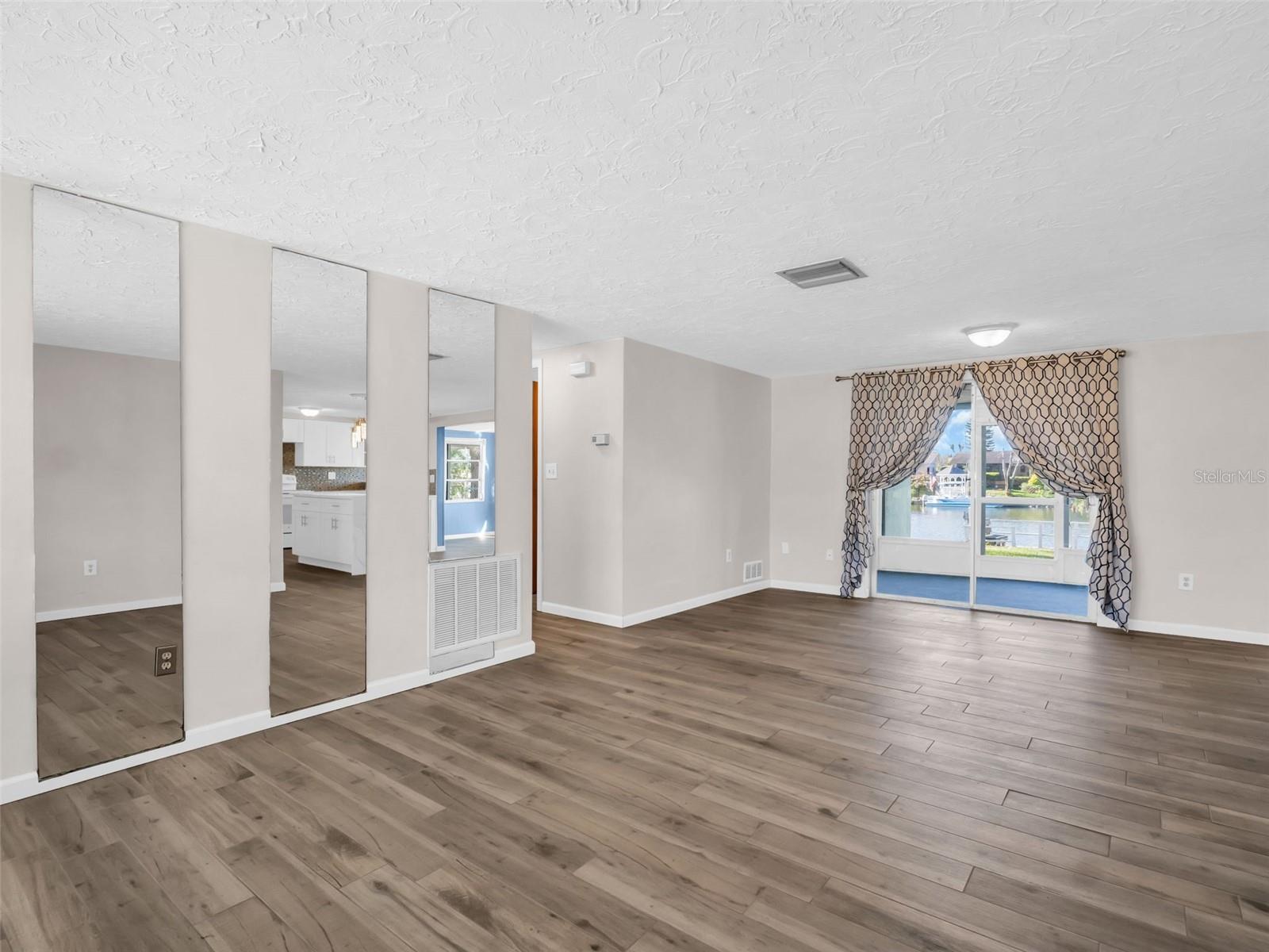 Image 23 of 50 For 3814 Sunray Drive