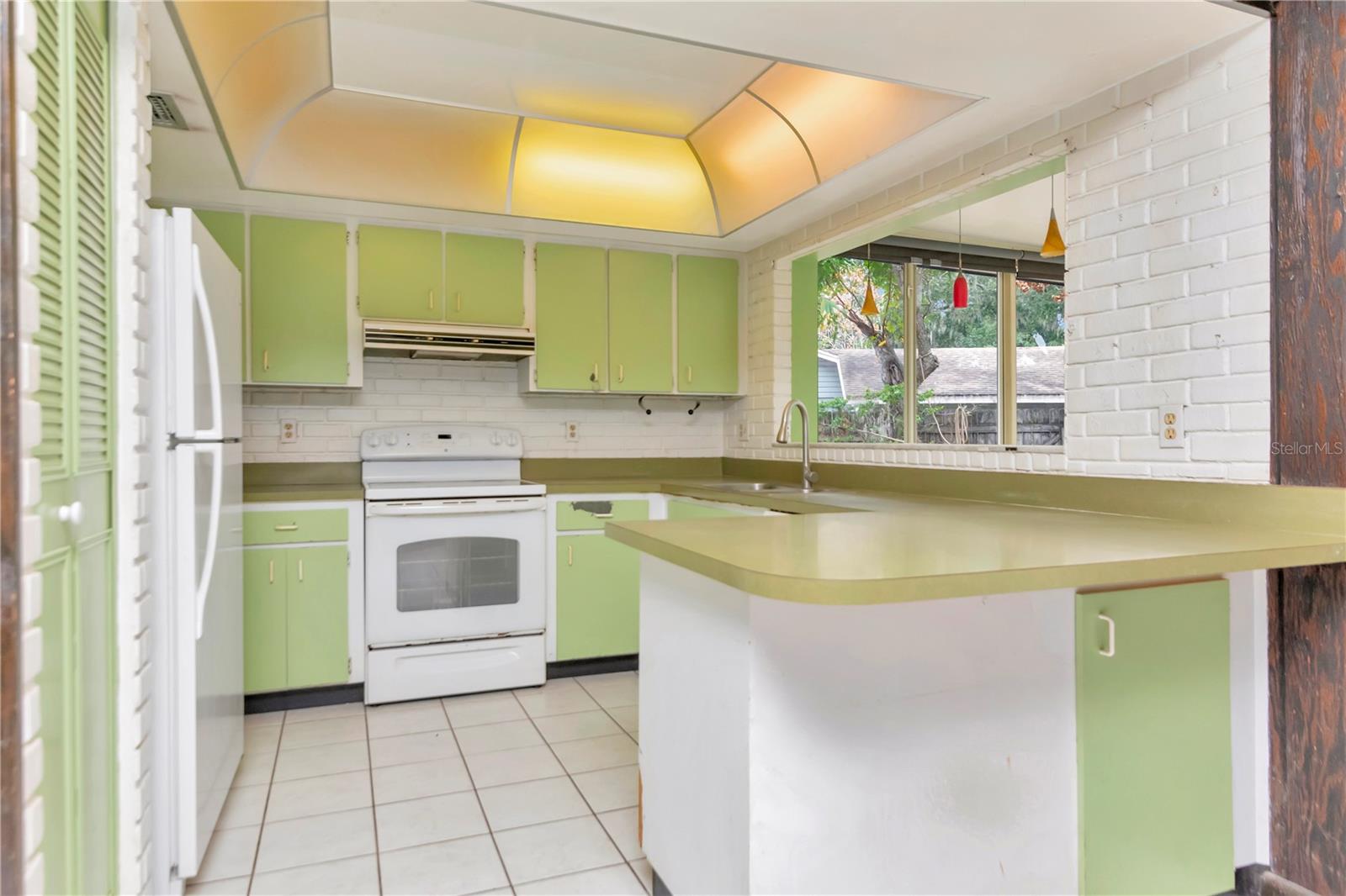 Image 19 of 47 For 522 Hilldale Road