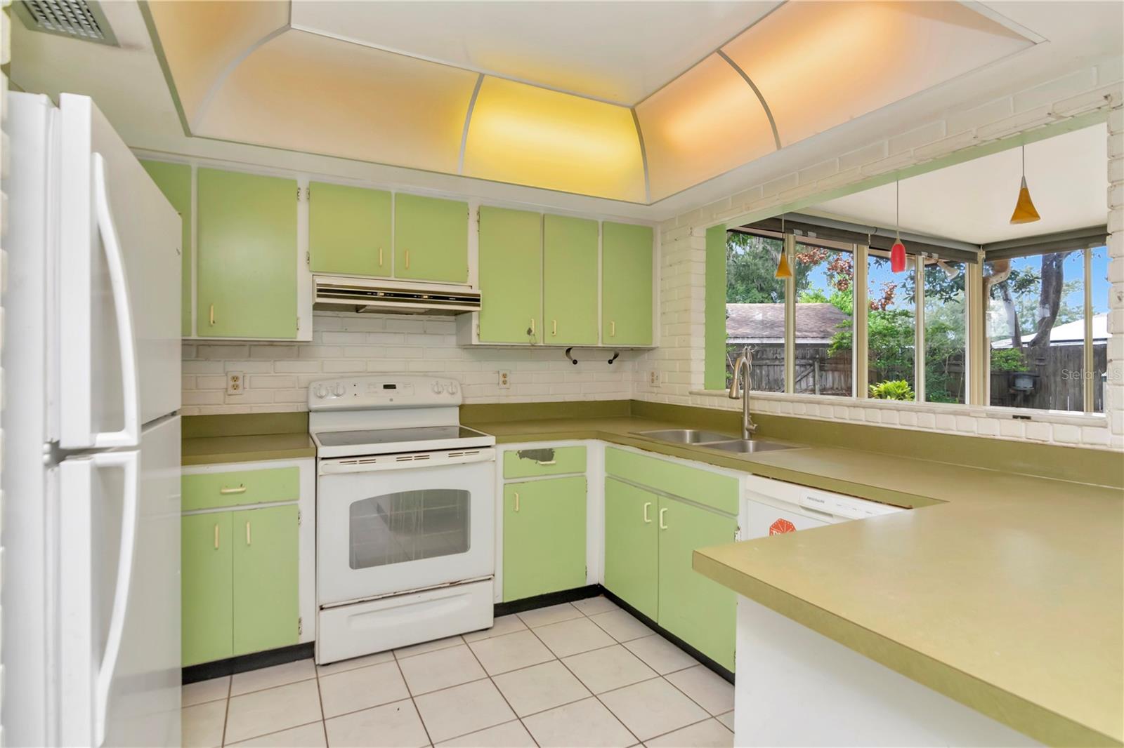 Image 20 of 47 For 522 Hilldale Road