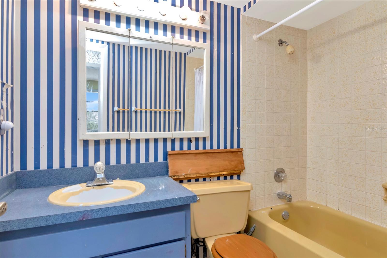 Image 28 of 47 For 522 Hilldale Road