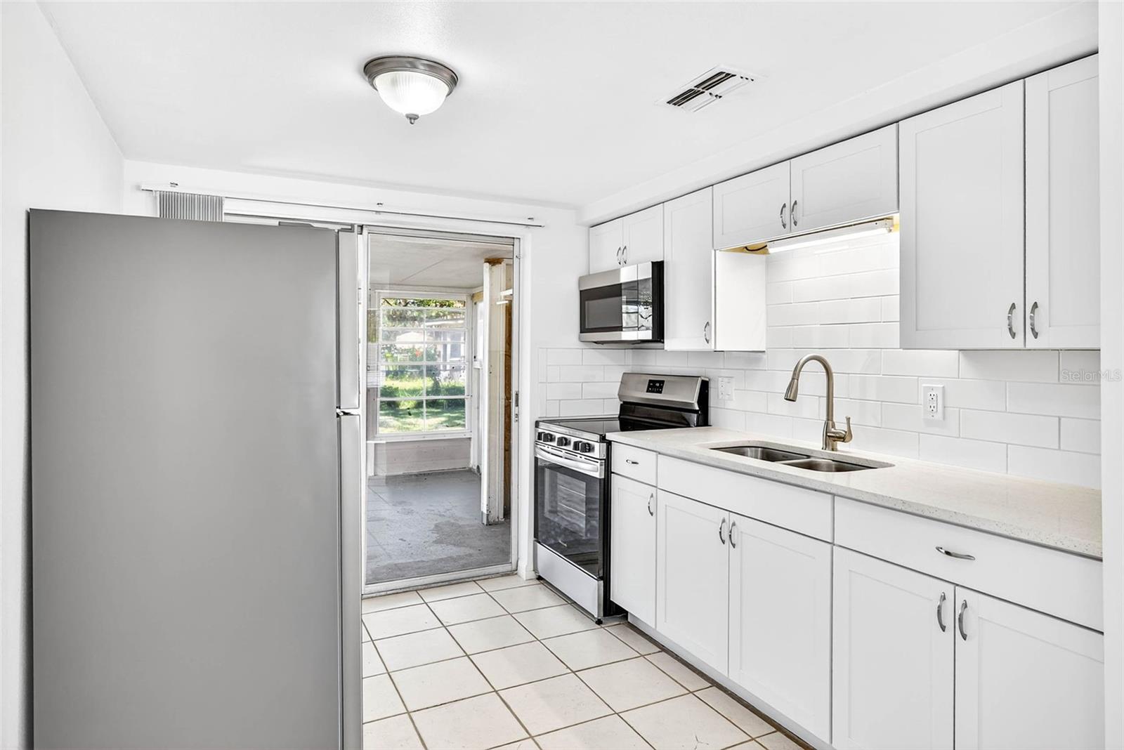 Image 12 of 33 For 4925 Ladyfish Court