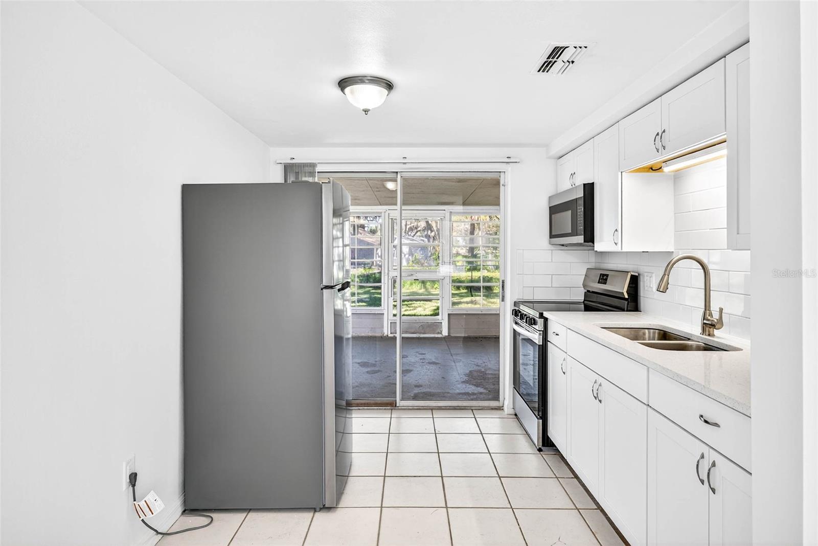 Image 13 of 33 For 4925 Ladyfish Court