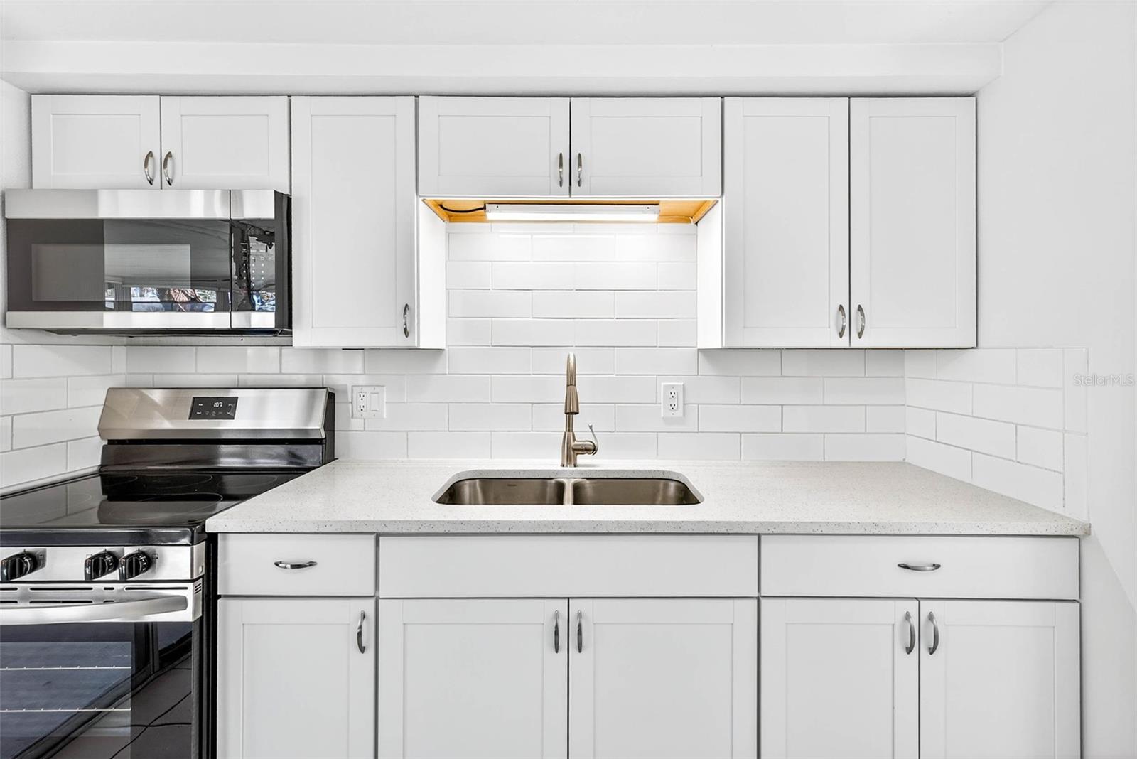 Image 14 of 33 For 4925 Ladyfish Court