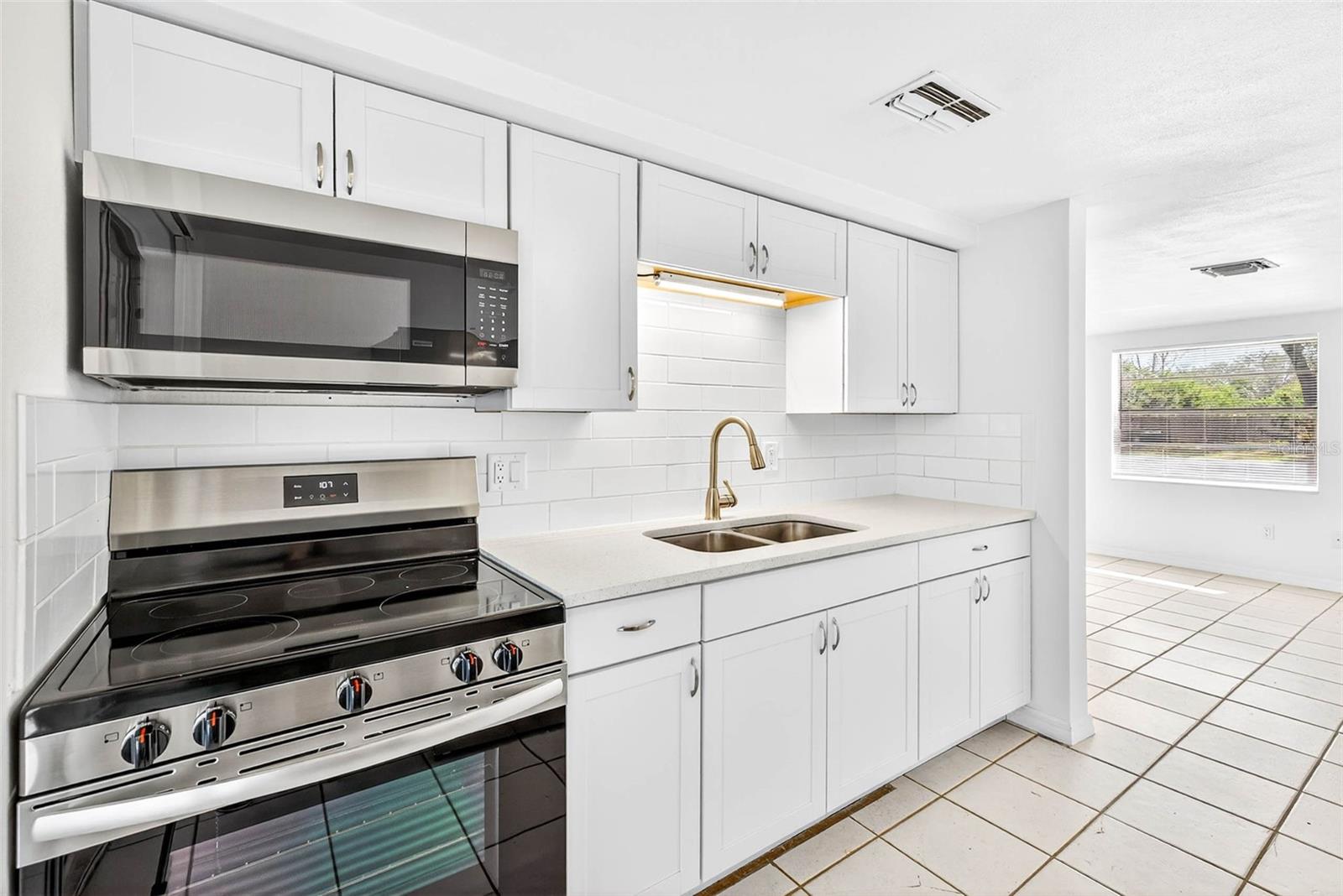 Image 16 of 33 For 4925 Ladyfish Court