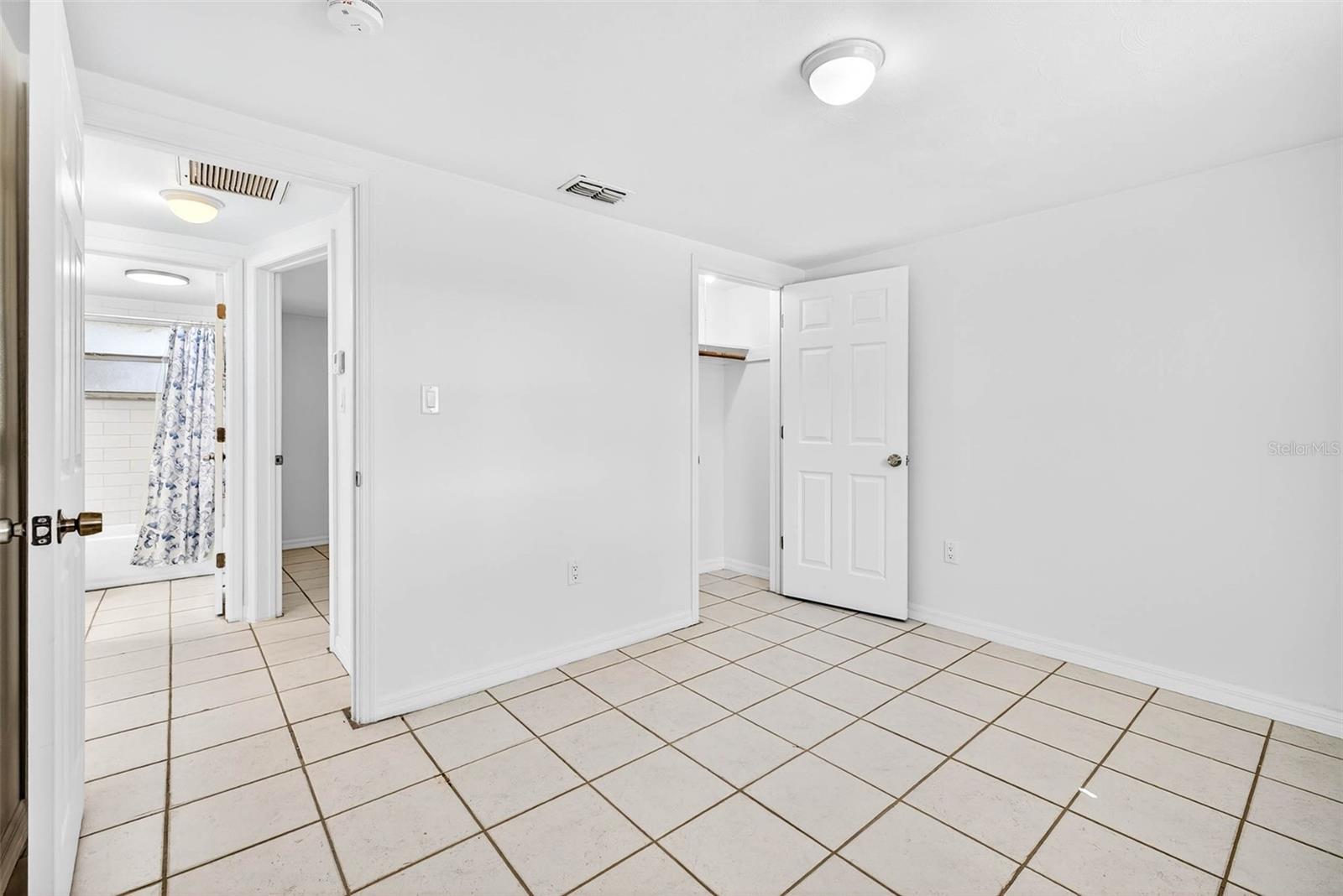 Image 25 of 33 For 4925 Ladyfish Court