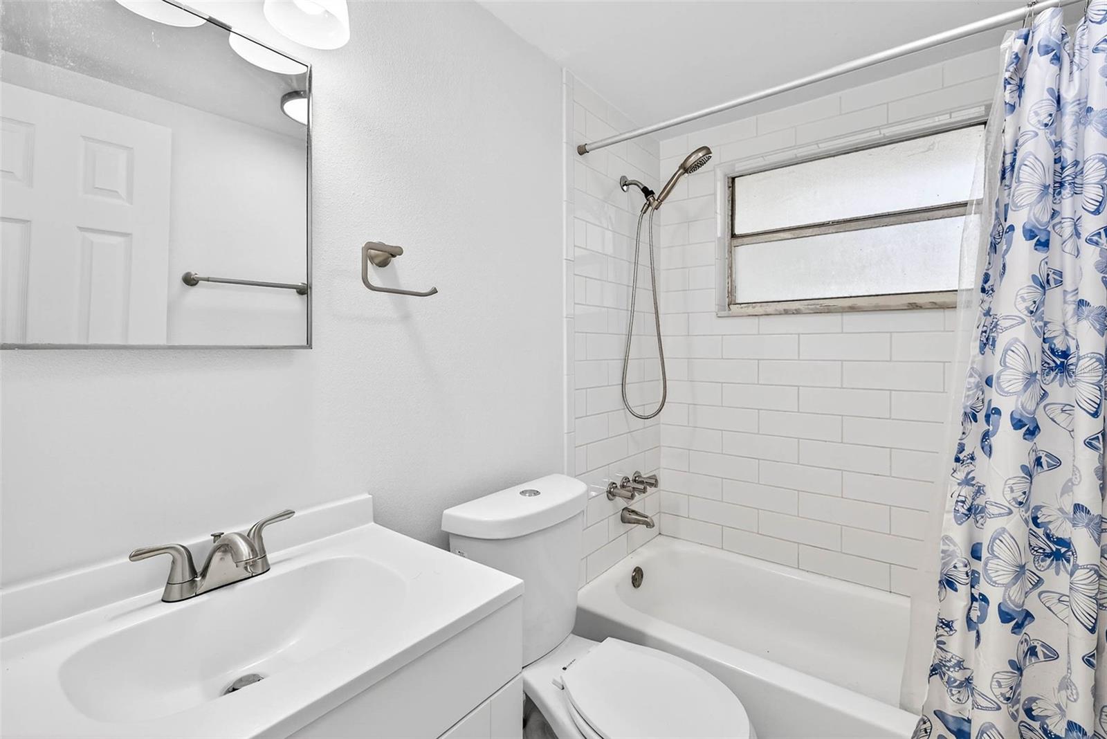 Image 26 of 33 For 4925 Ladyfish Court