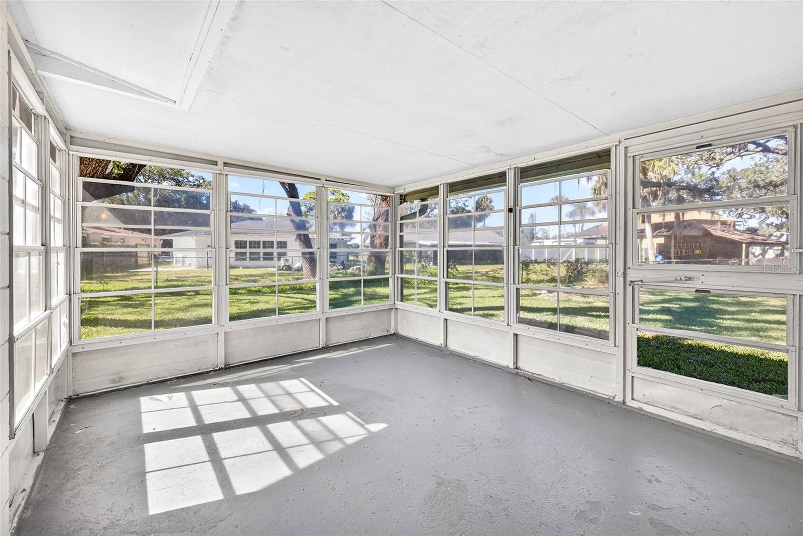 Image 27 of 33 For 4925 Ladyfish Court